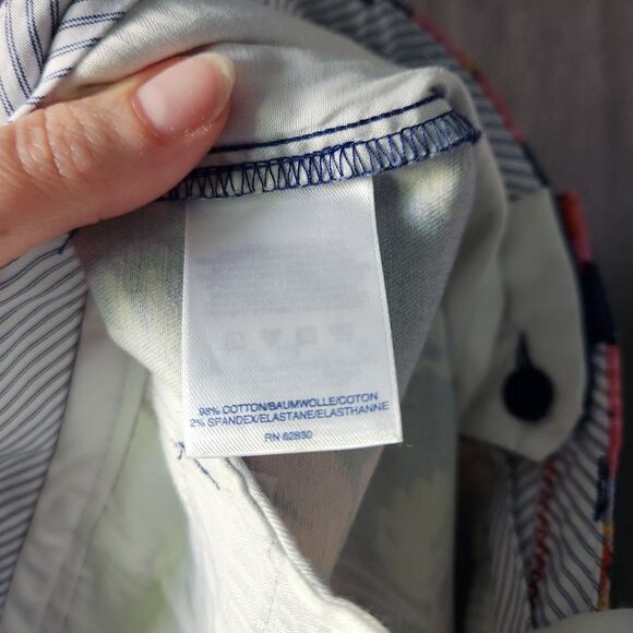 Lands End Shorts Womens Size 2 mid rise Blue floral shorts 7” inseam - Picture 4 of 10